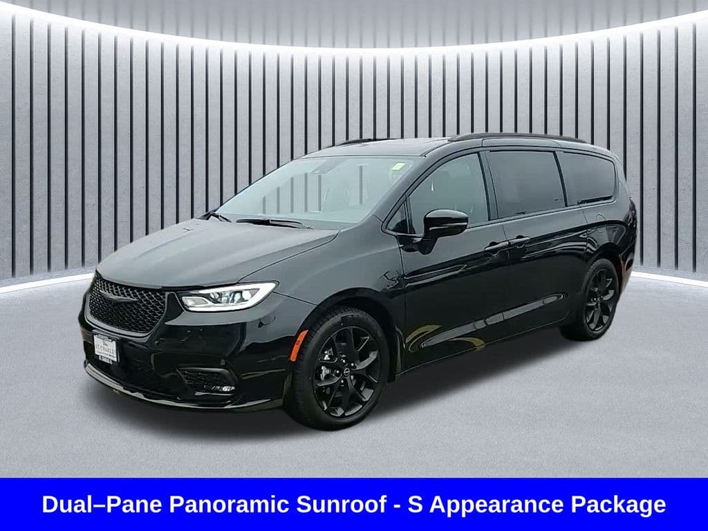 2025 Chrysler Pacifica Limited — photo 1 of 26