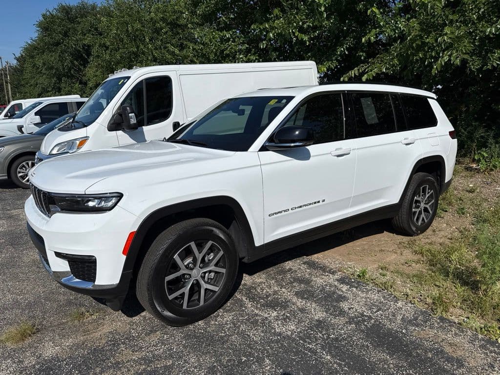2025 Jeep Grand Cherokee L Limited — photo 1 of 5