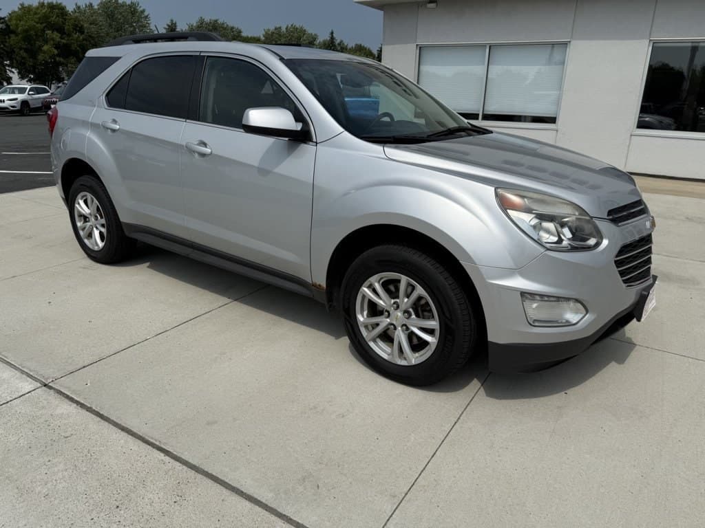 2017 Chevrolet Equinox LT — photo 1 of 31