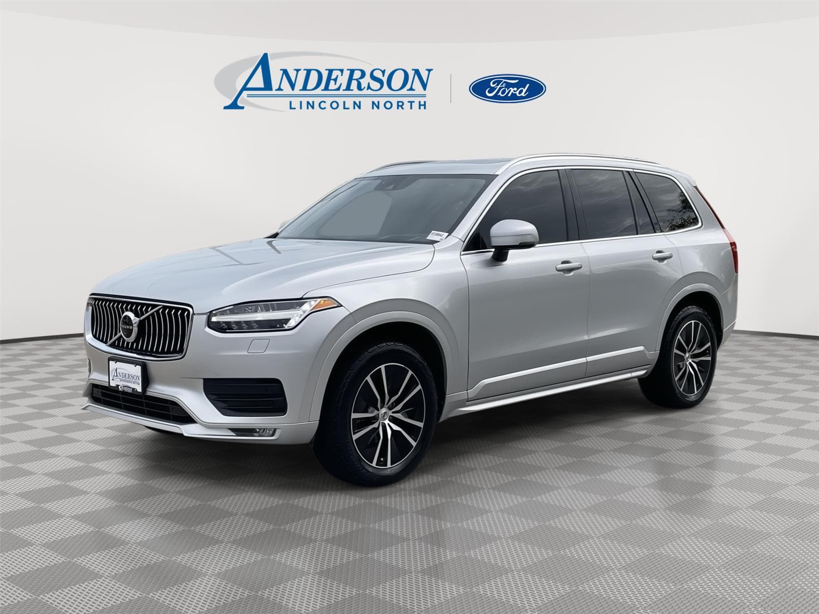 2020 Volvo XC90 Momentum — photo 1 of 41