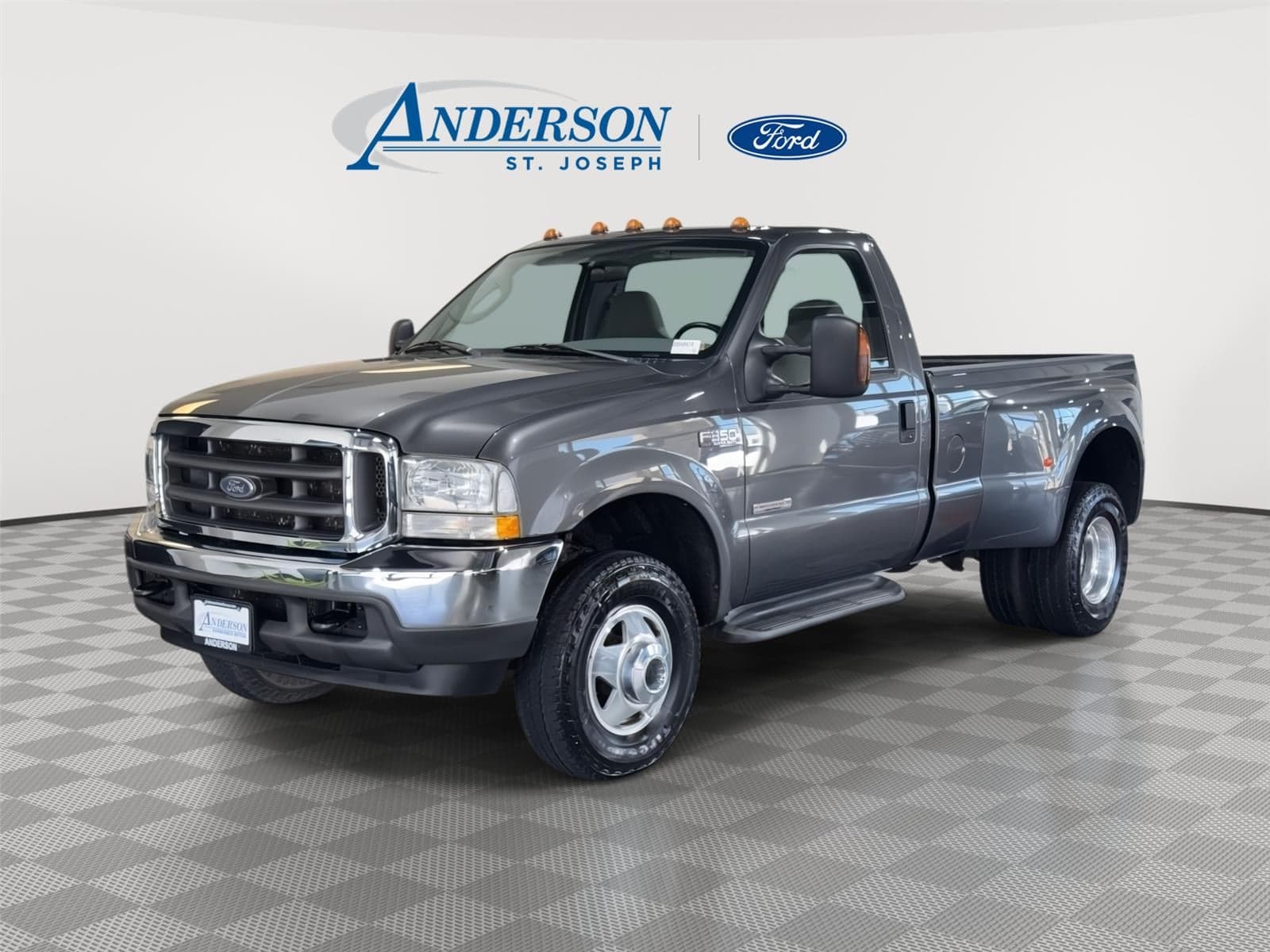 2004 Ford Super Duty F-350 DRW Base — photo 1 of 34