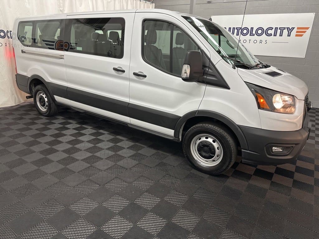 Foto de 2023 Ford Transit-350 Passenger XL