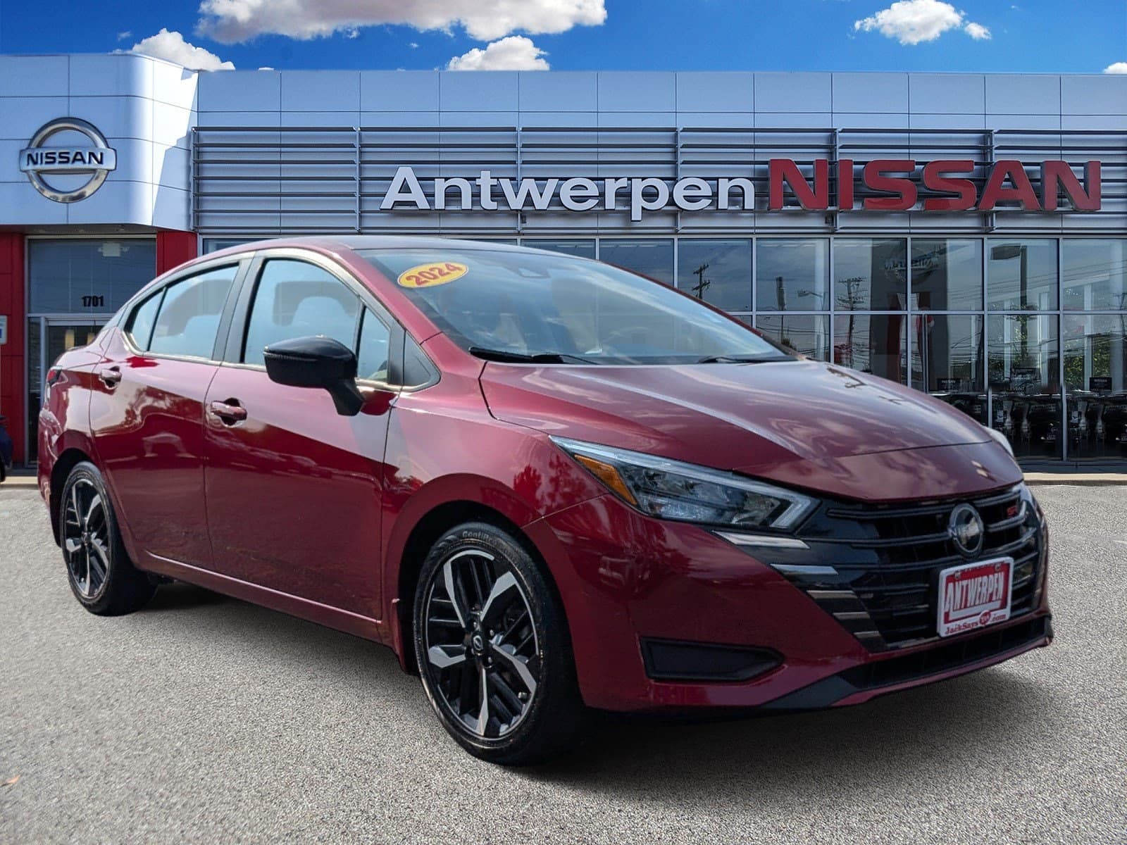 2024 Nissan Versa SR — photo 1 of 26