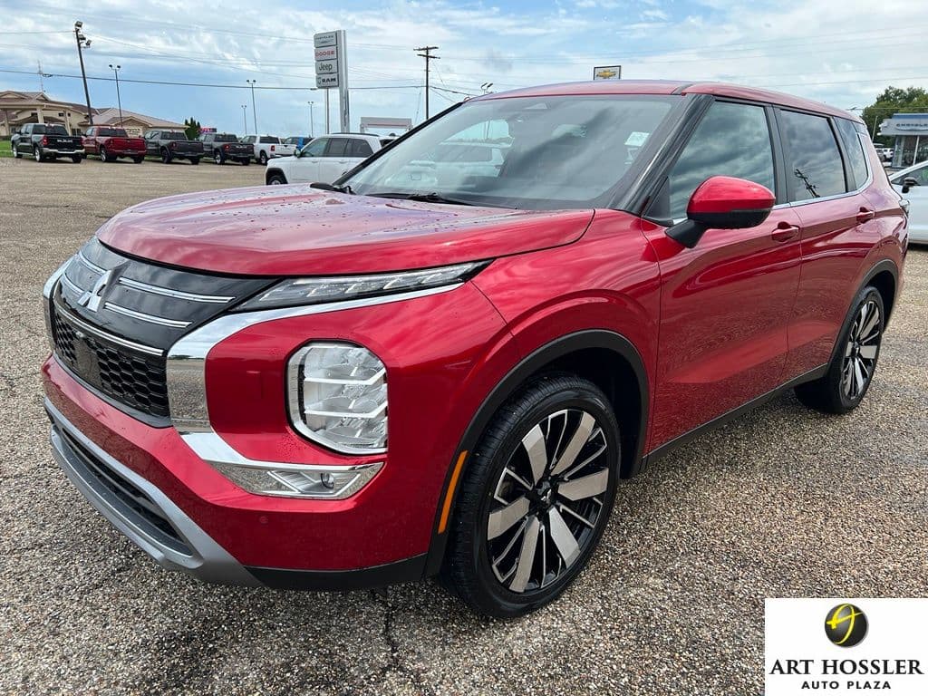 2025 Mitsubishi Outlander Base — photo 1 of 45
