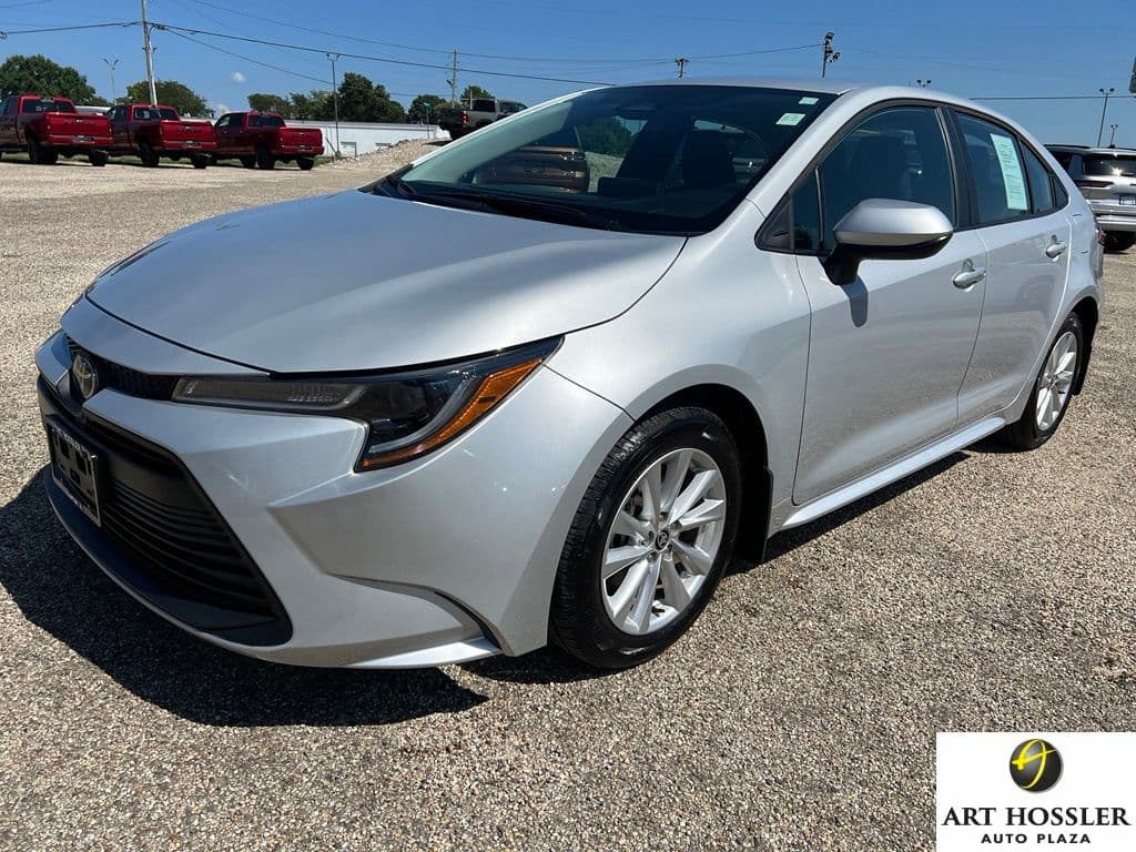 2024 Toyota Corolla LE — photo 1 of 37