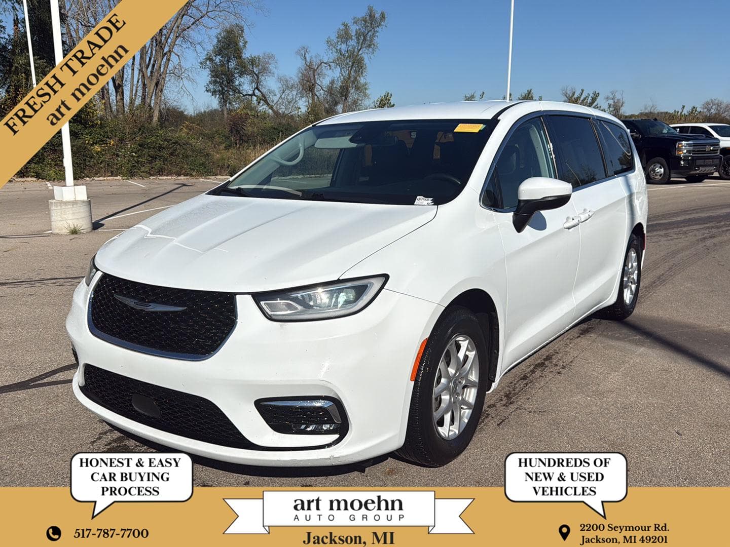 2023 Chrysler Pacifica Touring L — photo 1 of 18