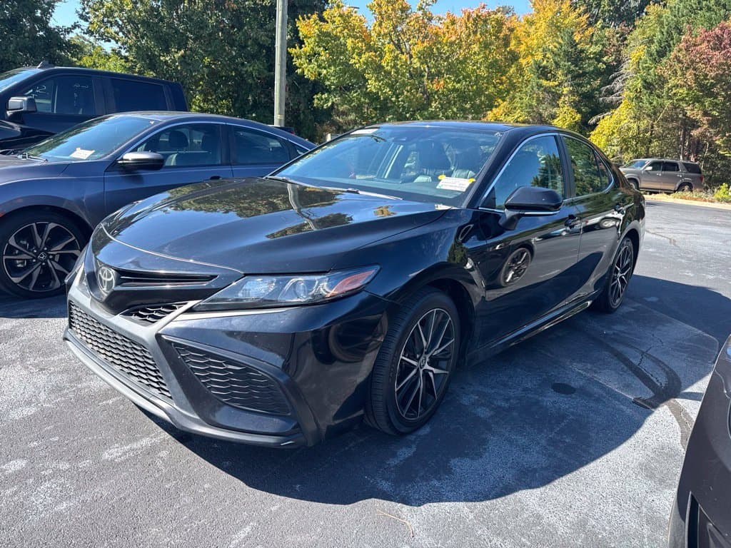 2024 Toyota Camry SE — photo 1 of 5