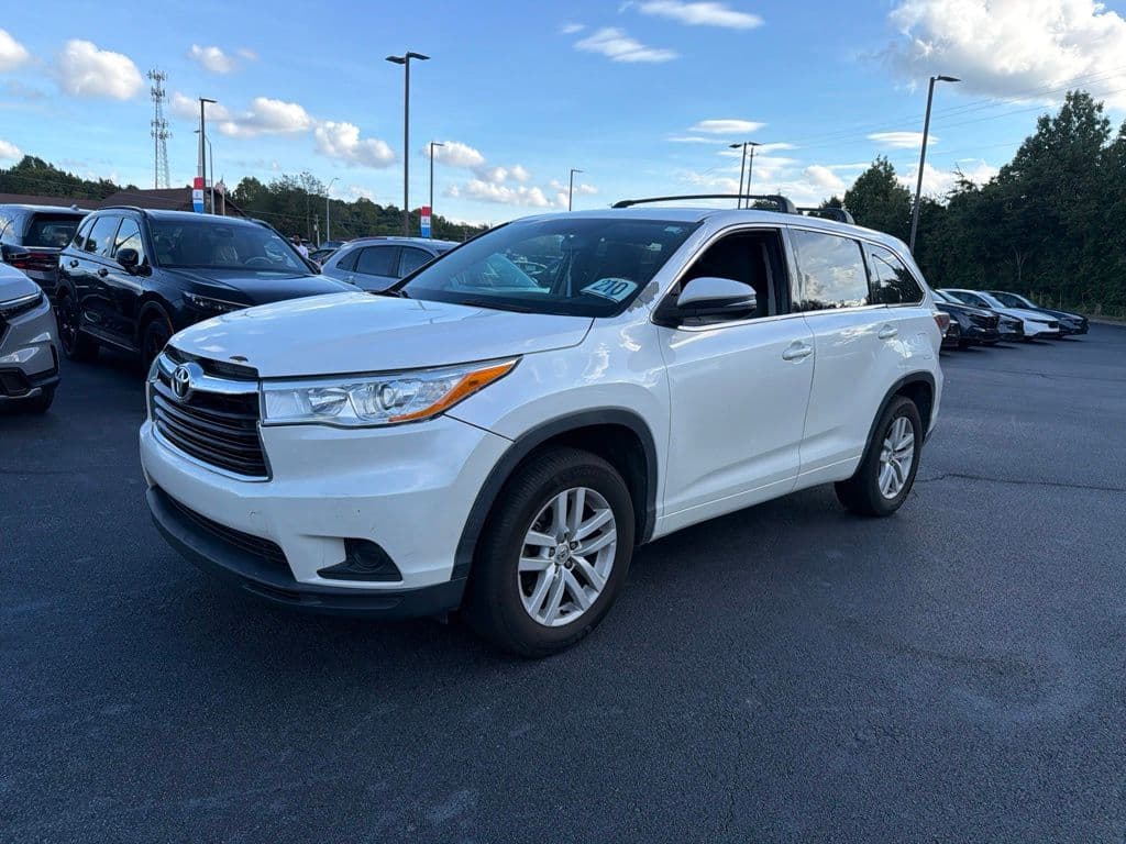 2015 Toyota Highlander LE — photo 1 of 7