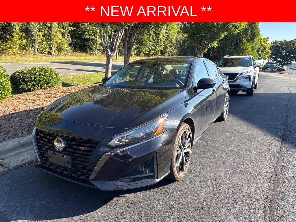 2025 Nissan Altima SR — photo 1 of 4