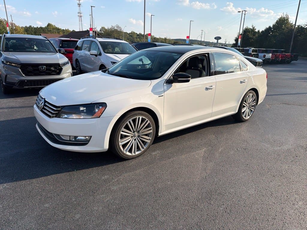 2015 Volkswagen Passat Base — photo 1 of 5