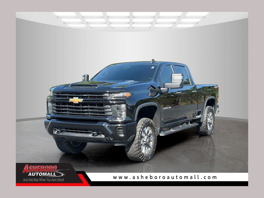 2024 Chevrolet Silverado 2500 HD Custom — photo 1 of 24