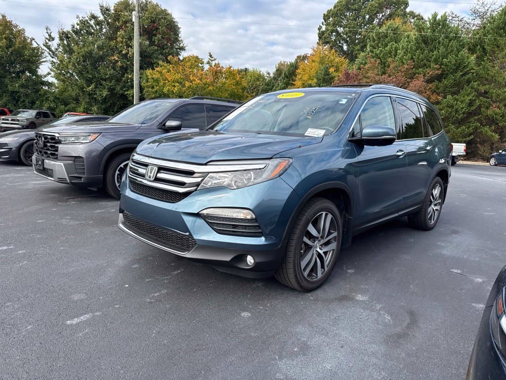 2017 Honda Pilot Elite — photo 1 of 4