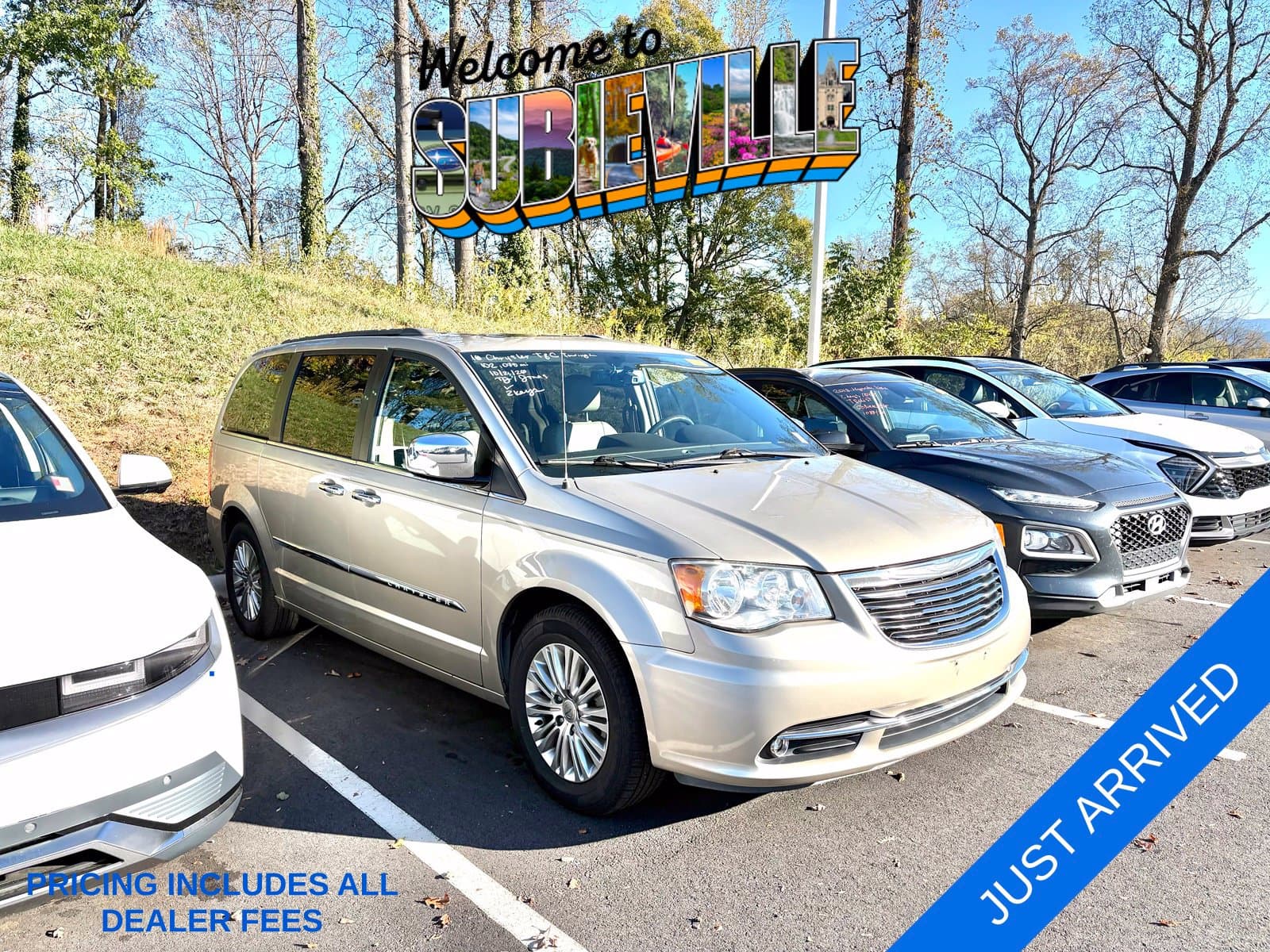 2016 Chrysler Town & Country Touring-L — photo 1 of 11