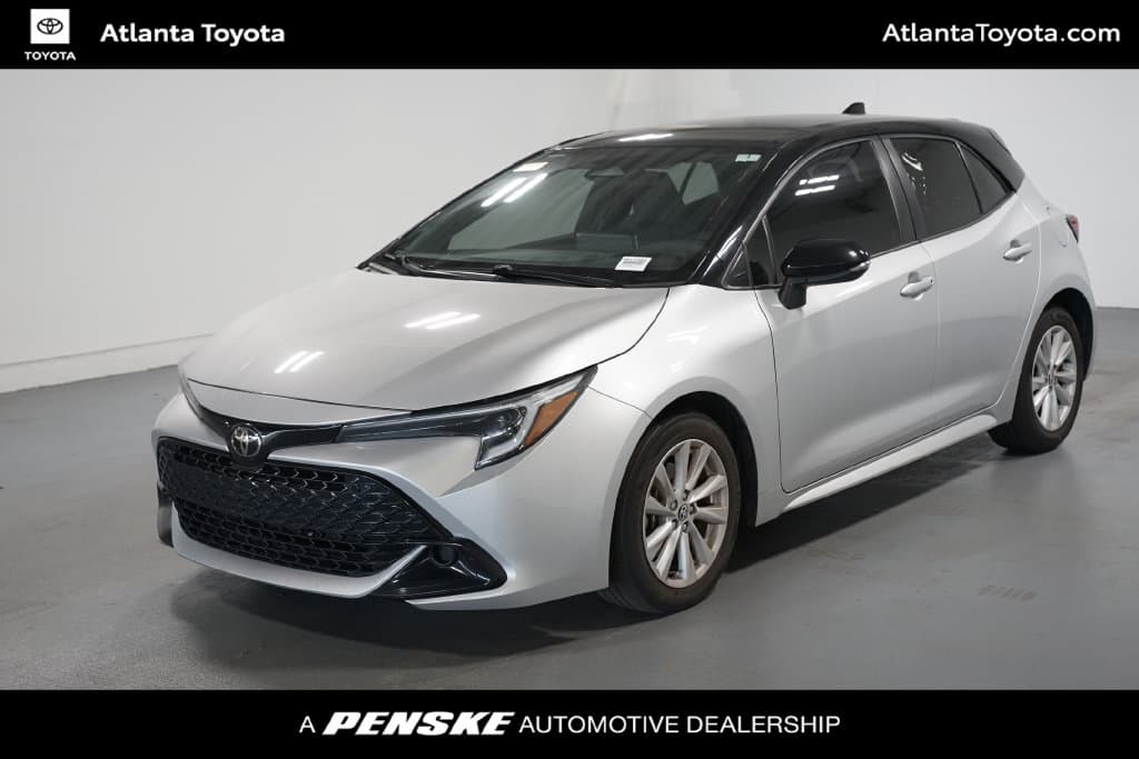 2023 Toyota Corolla Hatchback SE — photo 1 of 7