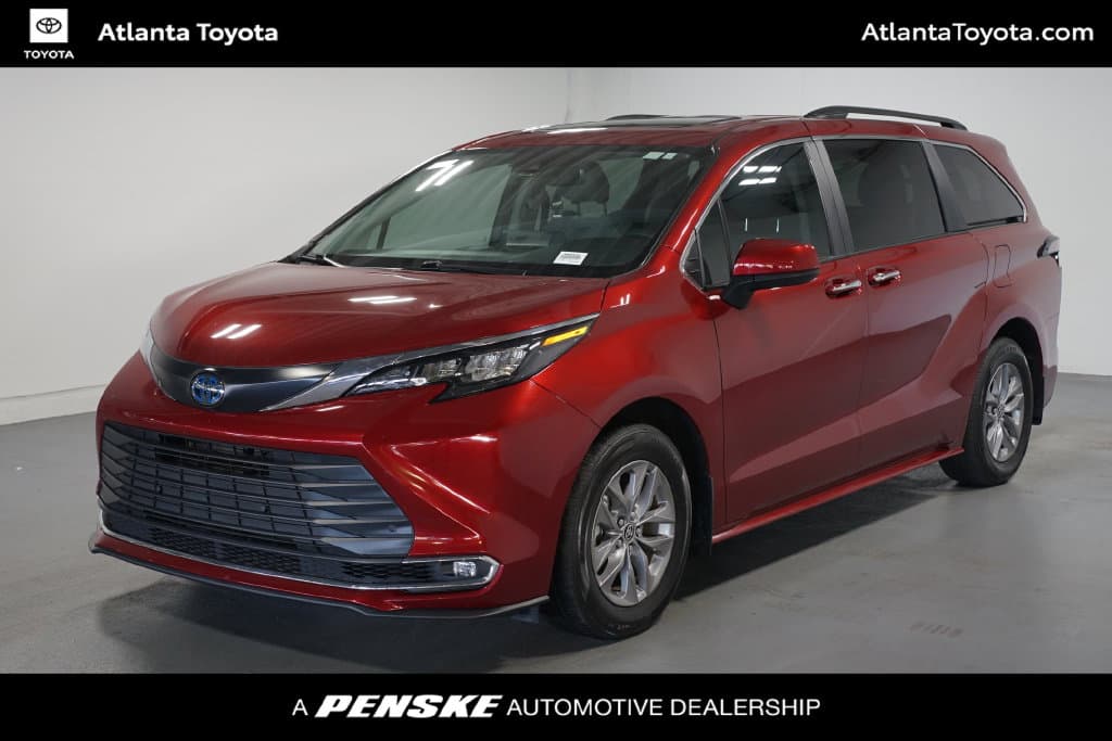 2024 Toyota Sienna XLE — photo 1 of 7