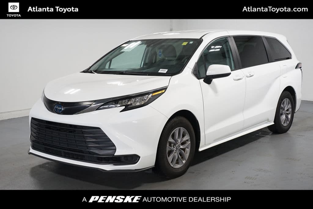 2023 Toyota Sienna LE — photo 1 of 7