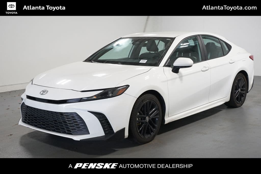 2025 Toyota Camry SE — photo 1 of 7