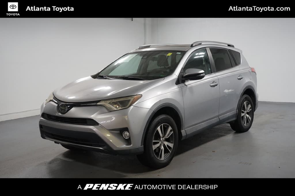 2017 Toyota RAV4 XLE — photo 1 of 7