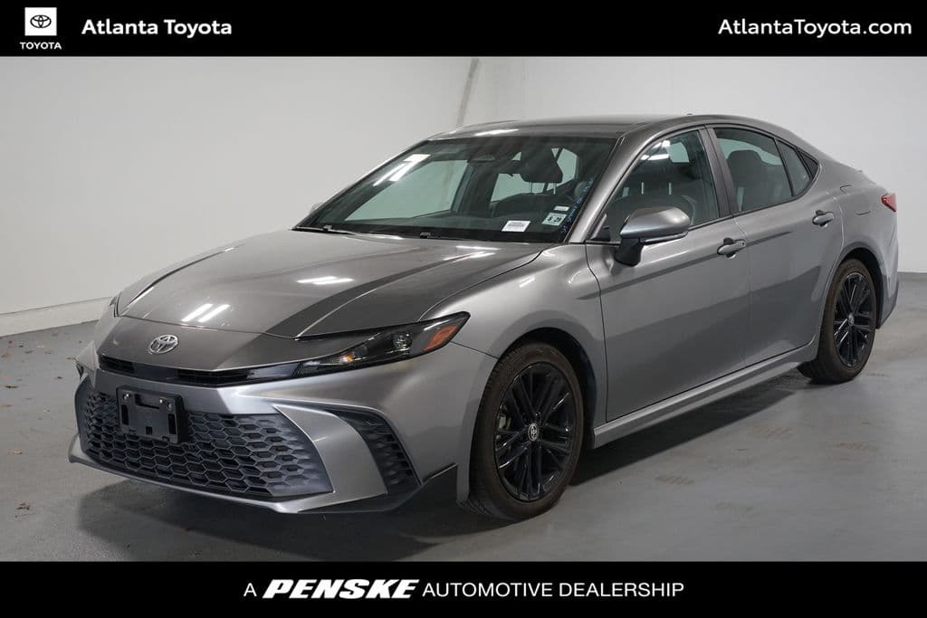 2025 Toyota Camry SE — photo 1 of 7