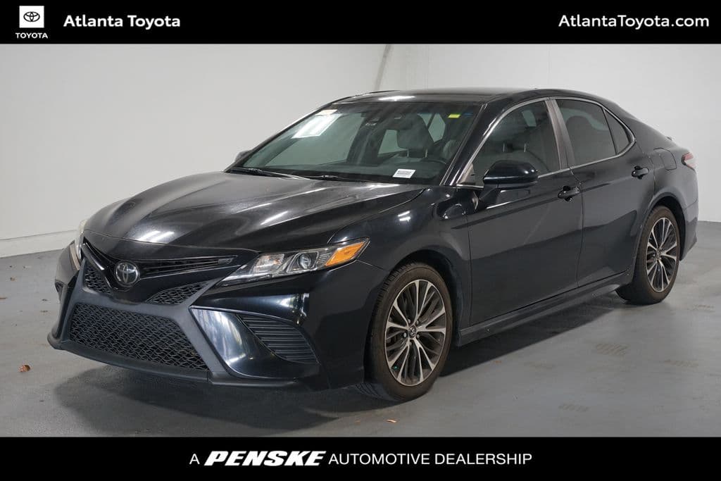 2019 Toyota Camry SE — photo 1 of 7