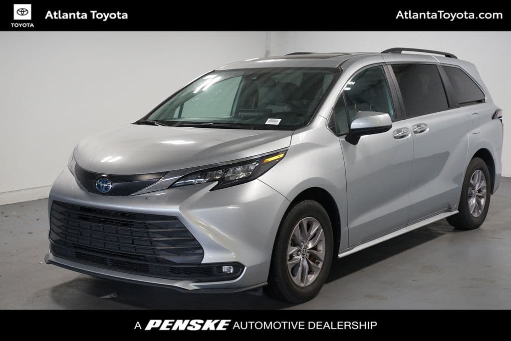 2025 Toyota Sienna XLE — photo 1 of 7