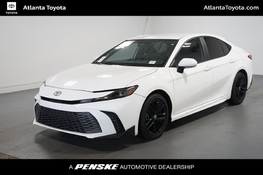 2025 Toyota Camry SE — photo 1 of 7