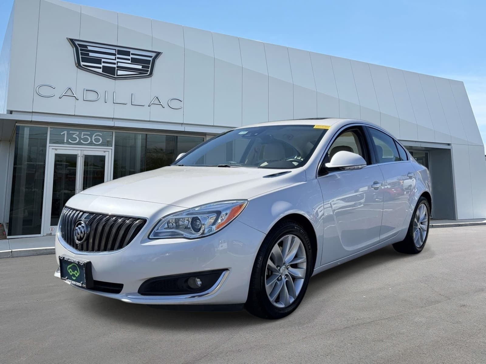 2017 Buick Regal Premium II — photo 1 of 31