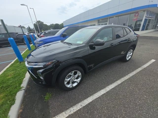 2024 Chevrolet Trax LS — photo 1 of 2