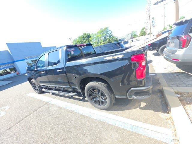 2023 Chevrolet Silverado 1500 Custom — photo 1 of 2