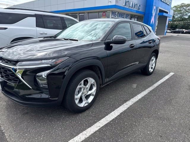 2024 Chevrolet Trax LS — photo 1 of 5