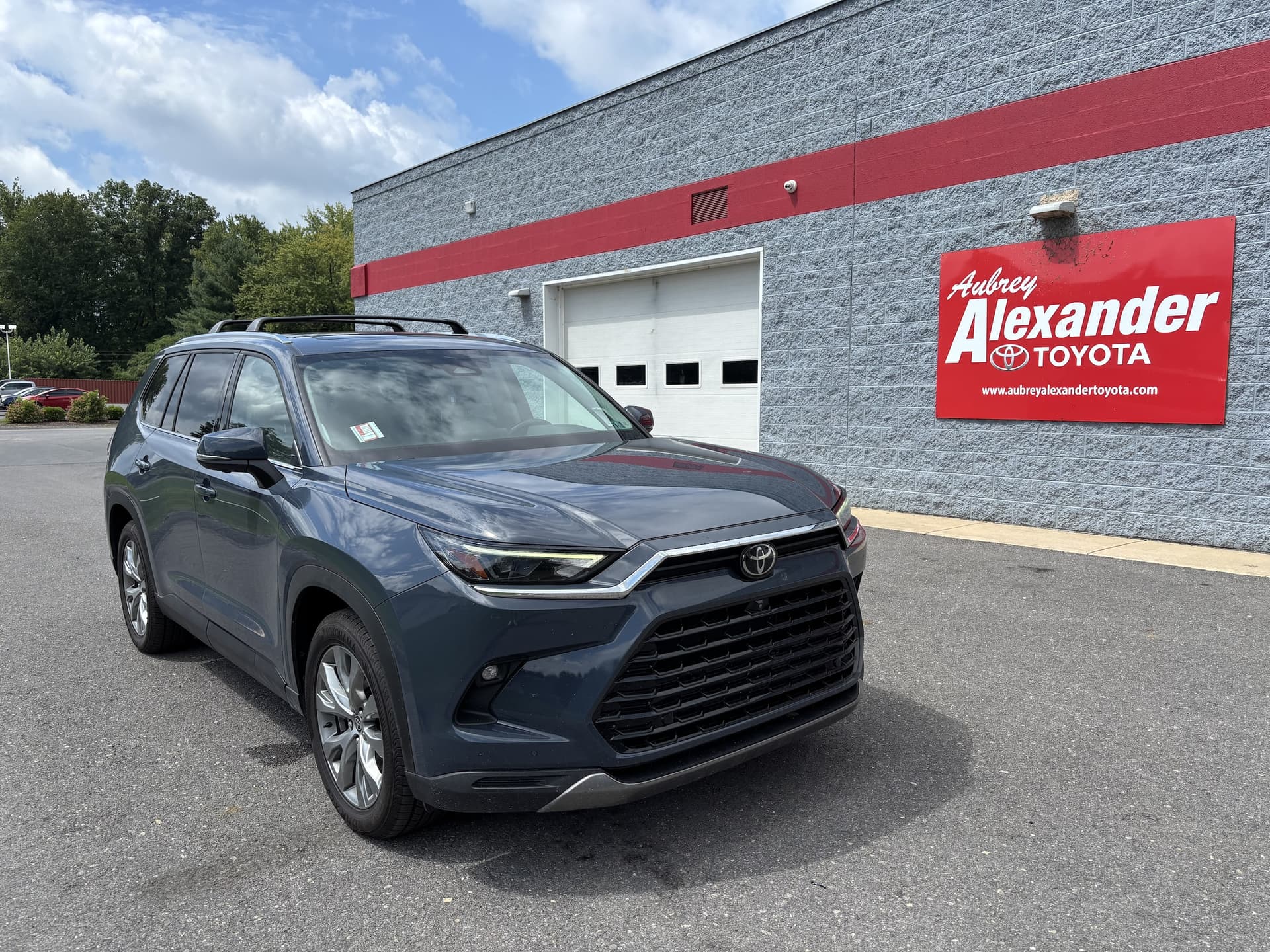 2024 Toyota Grand Highlander Limited — photo 1 of 12
