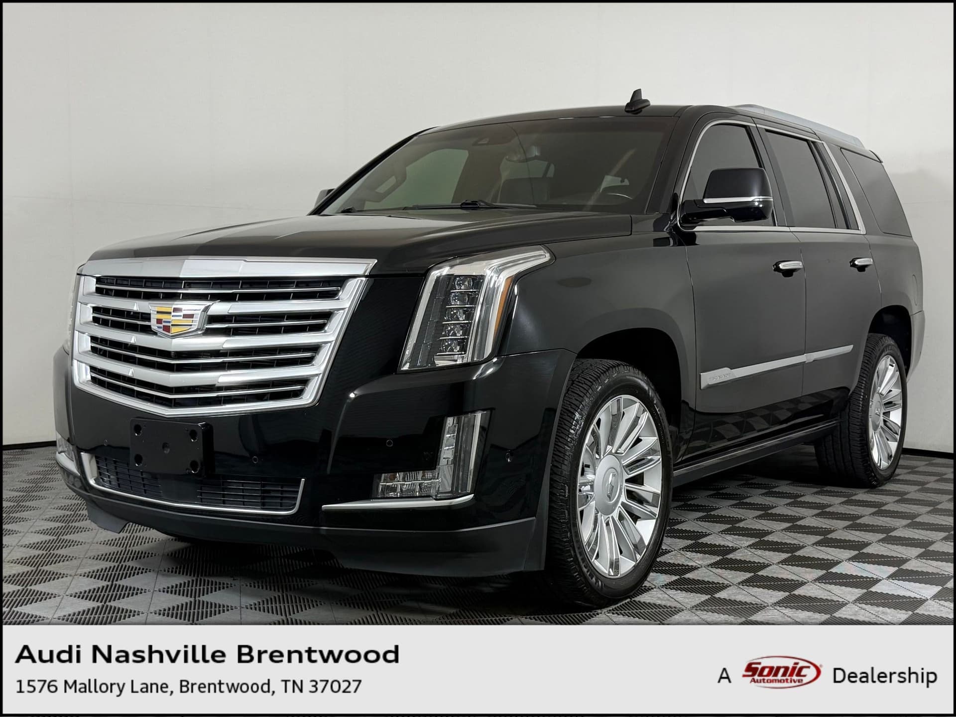 2017 Cadillac Escalade Platinum — photo 1 of 31