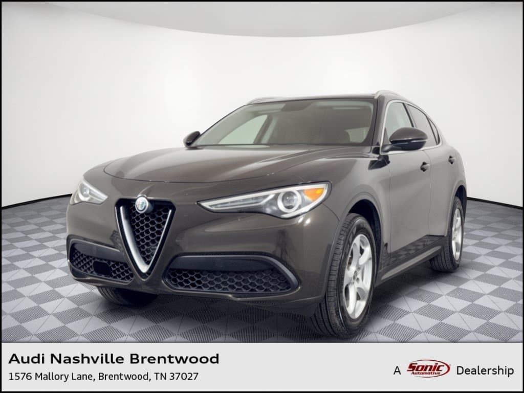 2018 Alfa Romeo Stelvio Base — photo 1 of 32