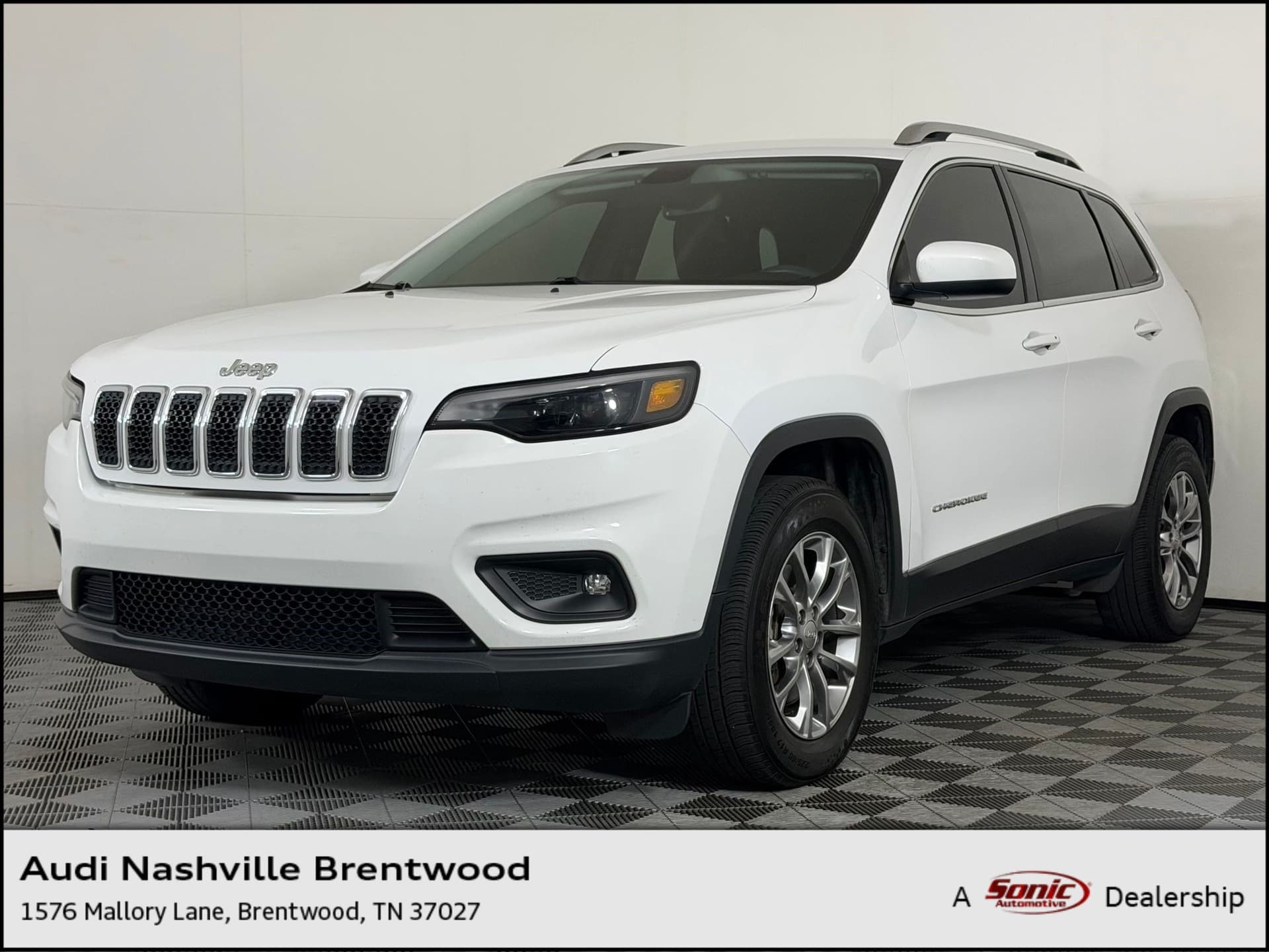 2019 Jeep Cherokee Latitude Plus — photo 1 of 29