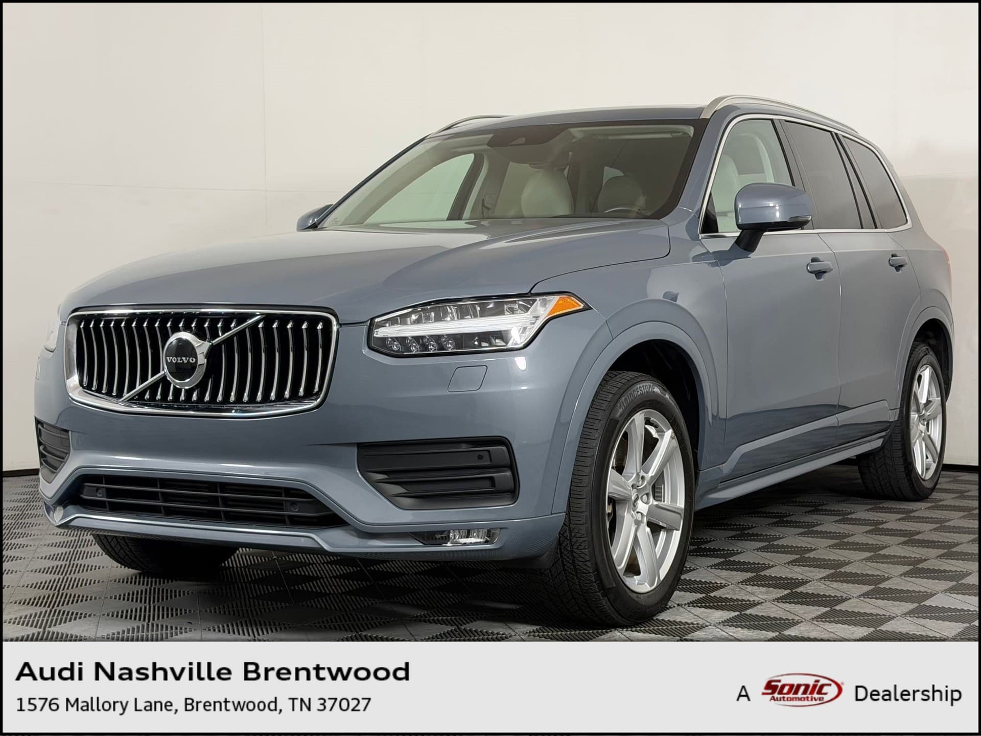 2021 Volvo XC90 Momentum — photo 1 of 30