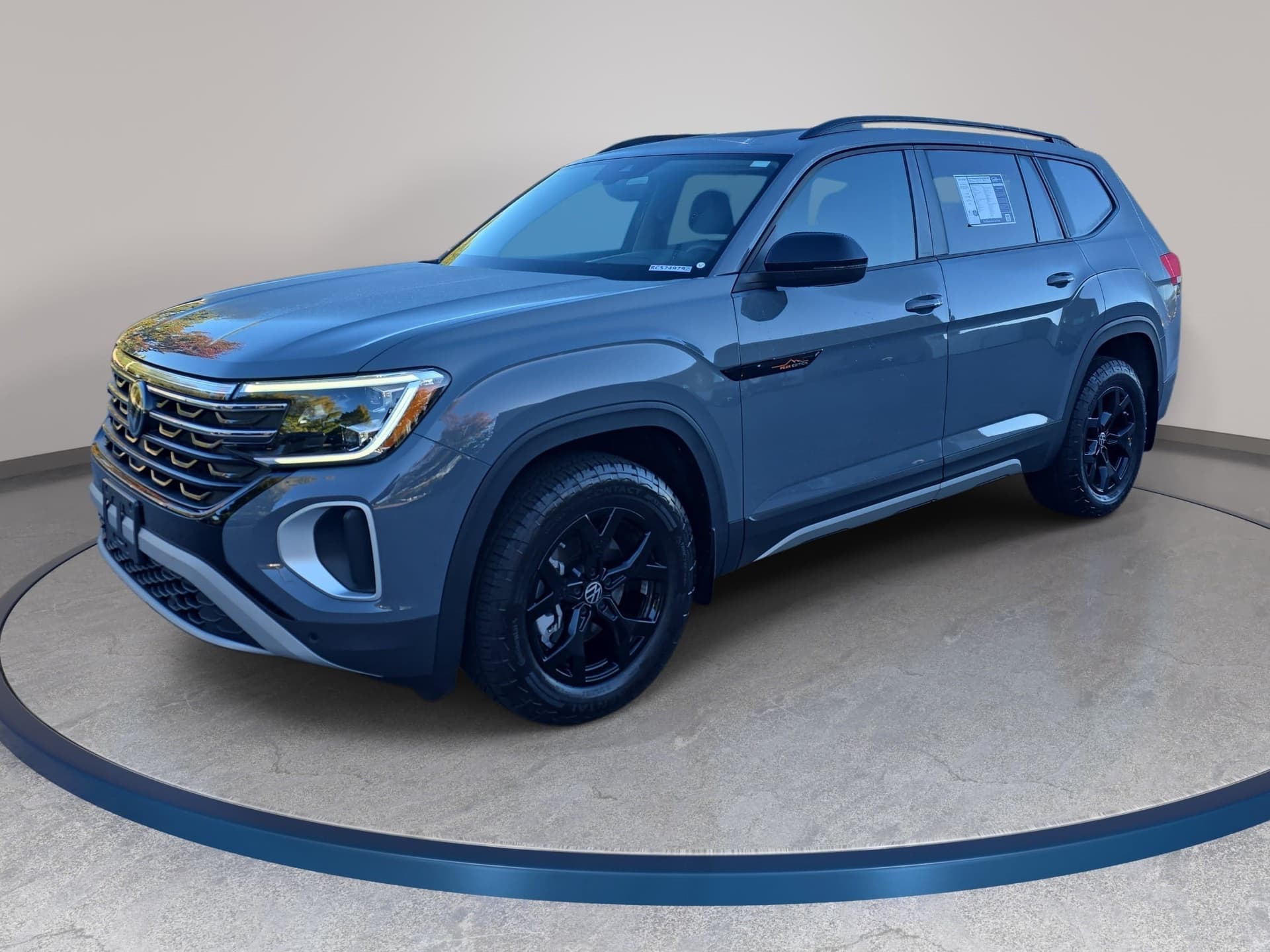 2024 Volkswagen Atlas 2.0T Peak Edition SEL — photo 1 of 32