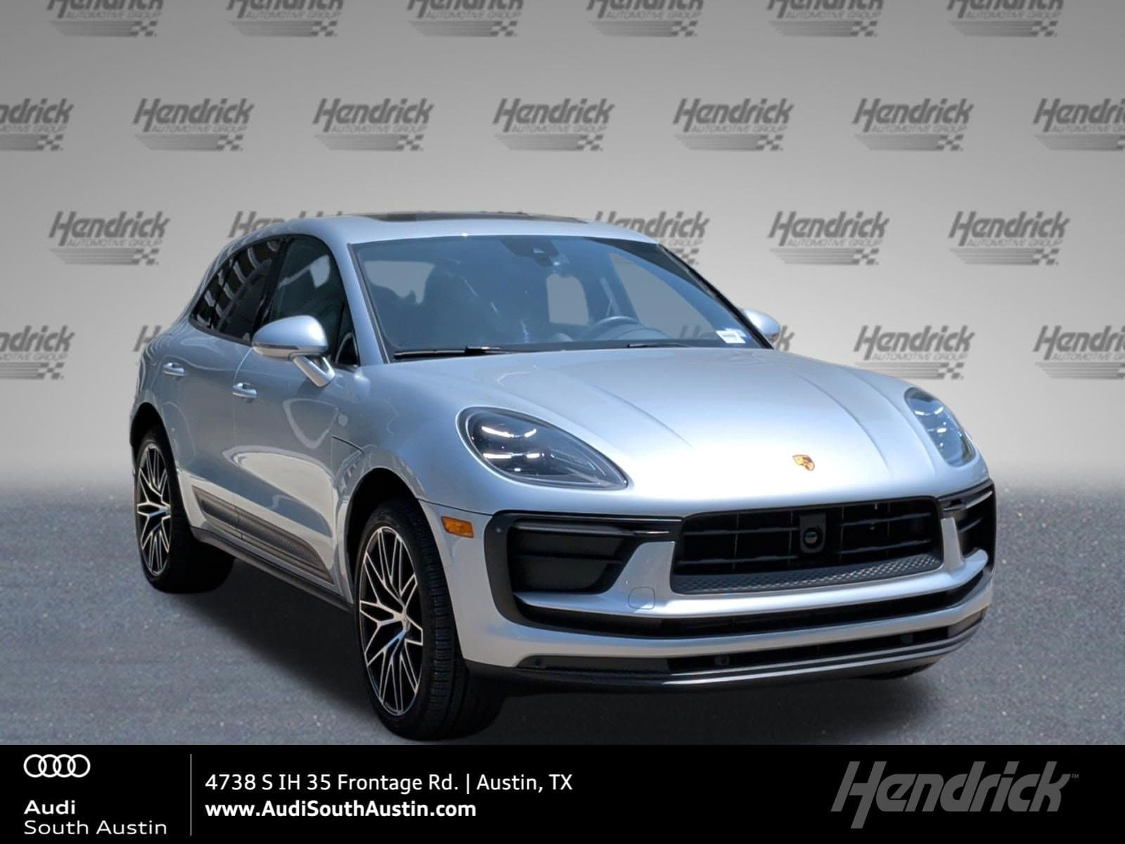 2024 Porsche Macan Base — photo 1 of 39