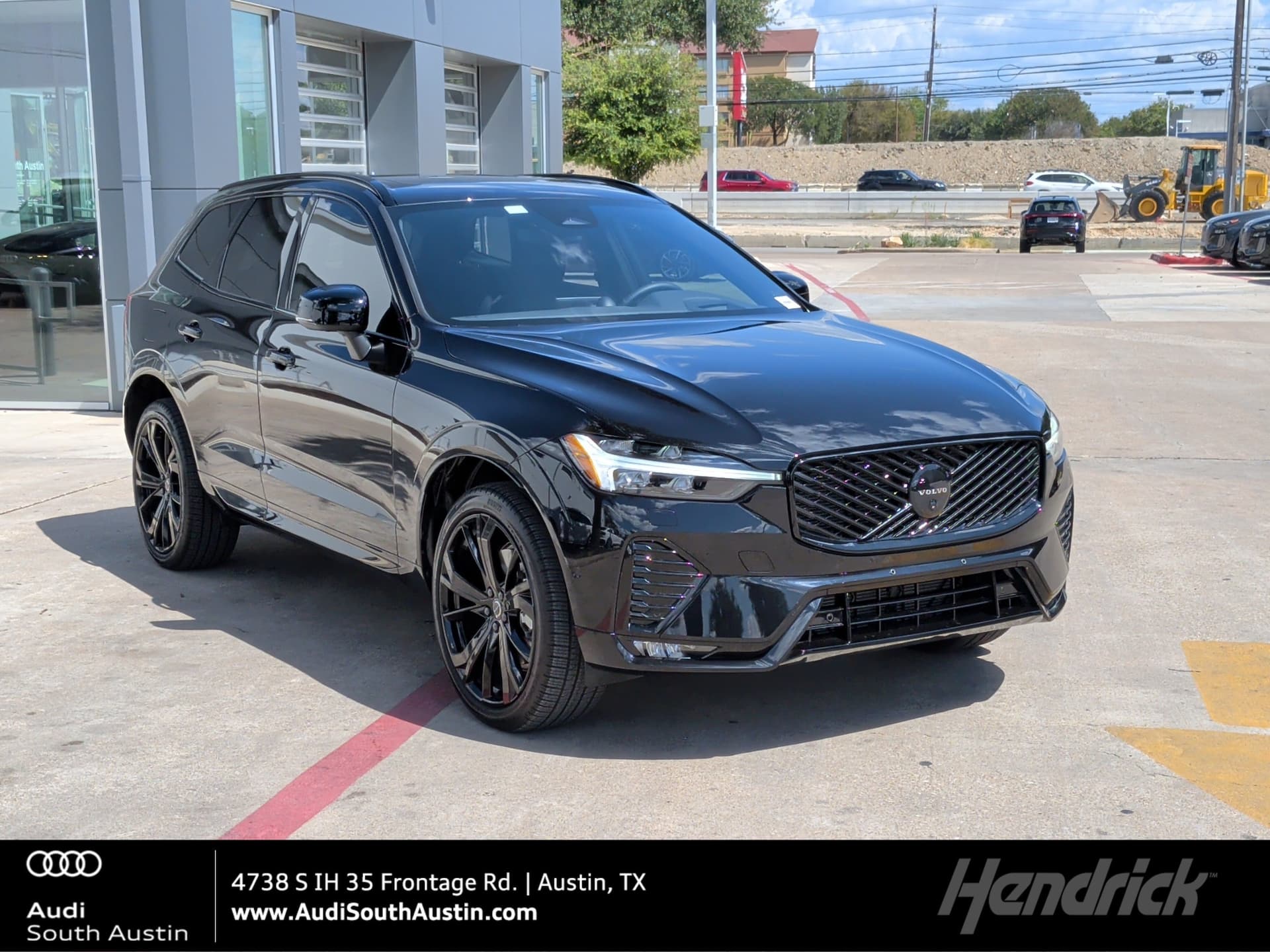 2026 Volvo XC60 Ultra Black Edition — photo 1 of 40