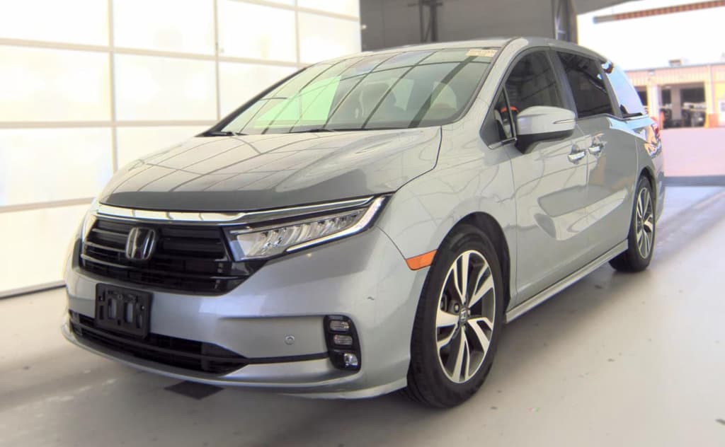 2023 Honda Odyssey Touring — photo 1 of 7