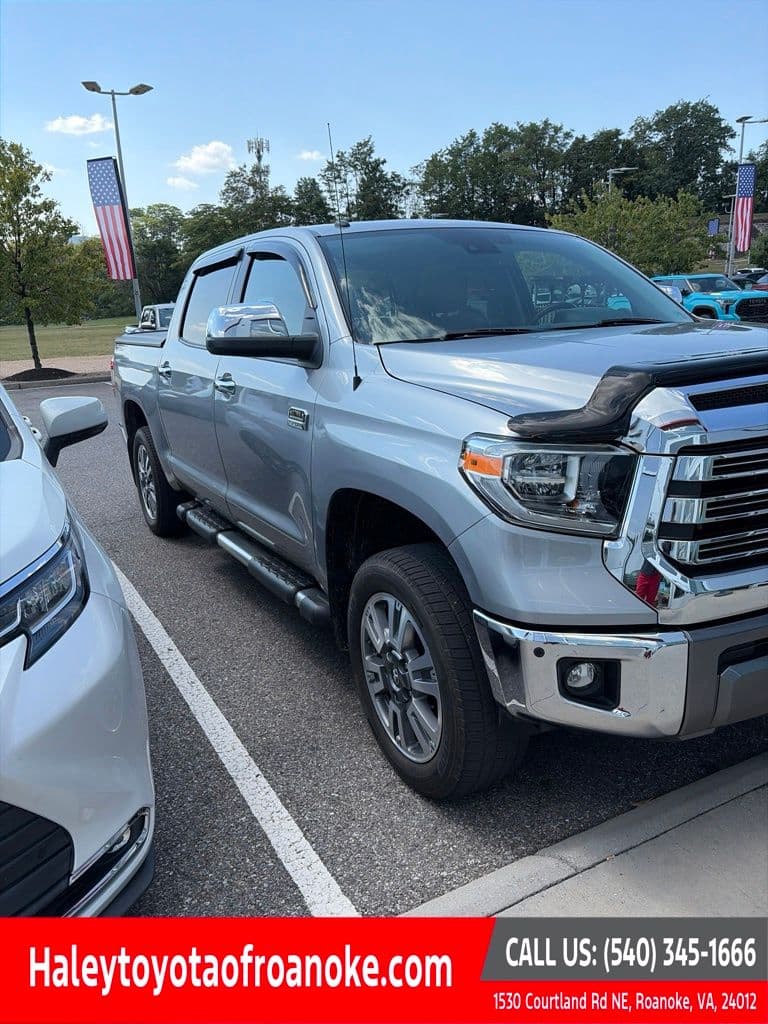 2019 Toyota Tundra 4WD Base — photo 1 of 9