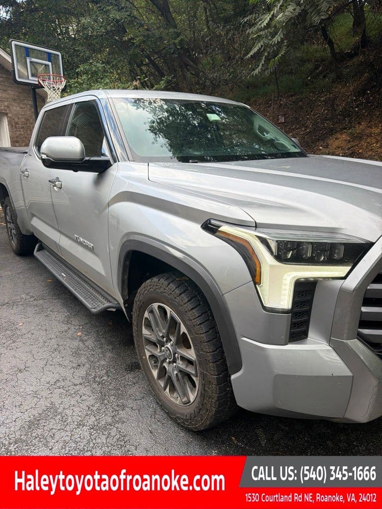 2023 Toyota Tundra 4WD Limited — photo 1 of 9