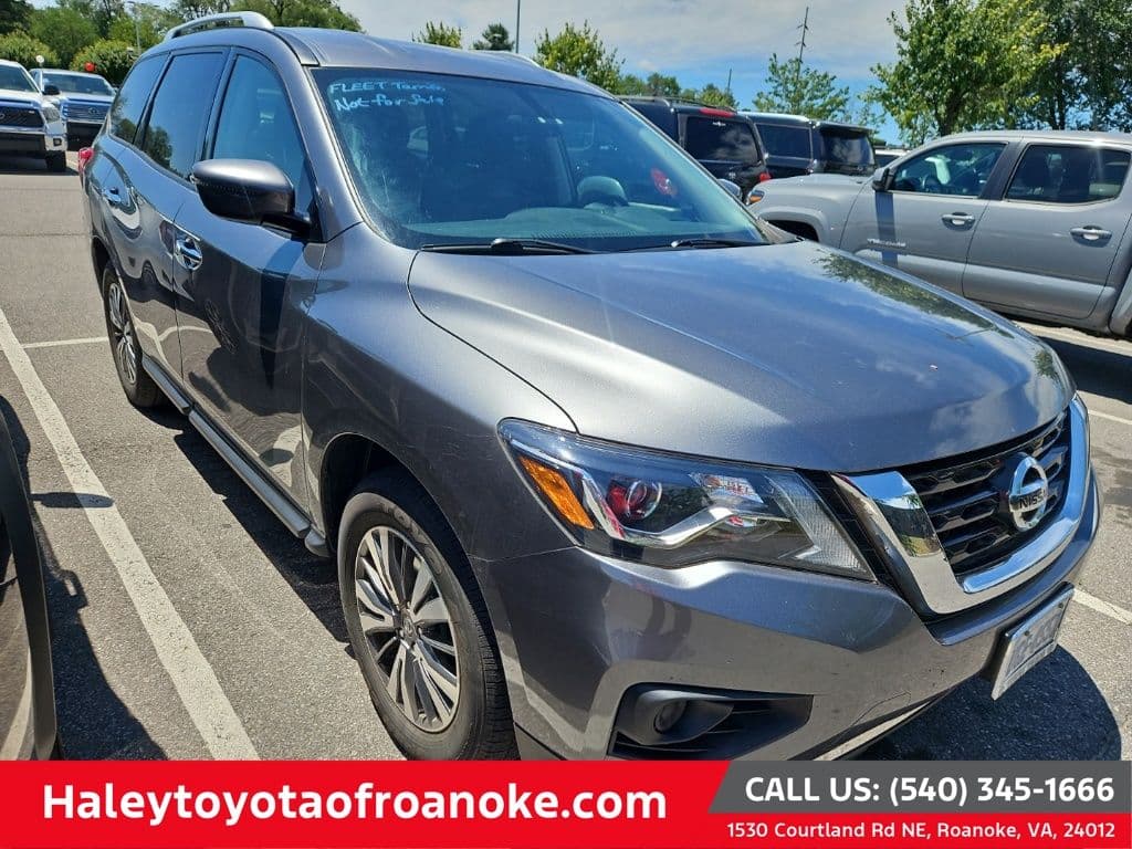 2020 Nissan Pathfinder S — photo 1 of 5