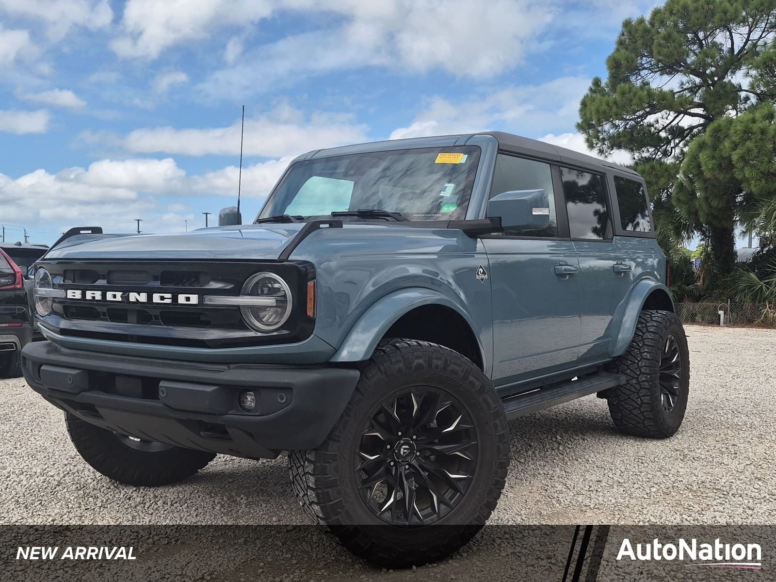 2022 Ford Bronco Outer Banks — photo 1 of 18