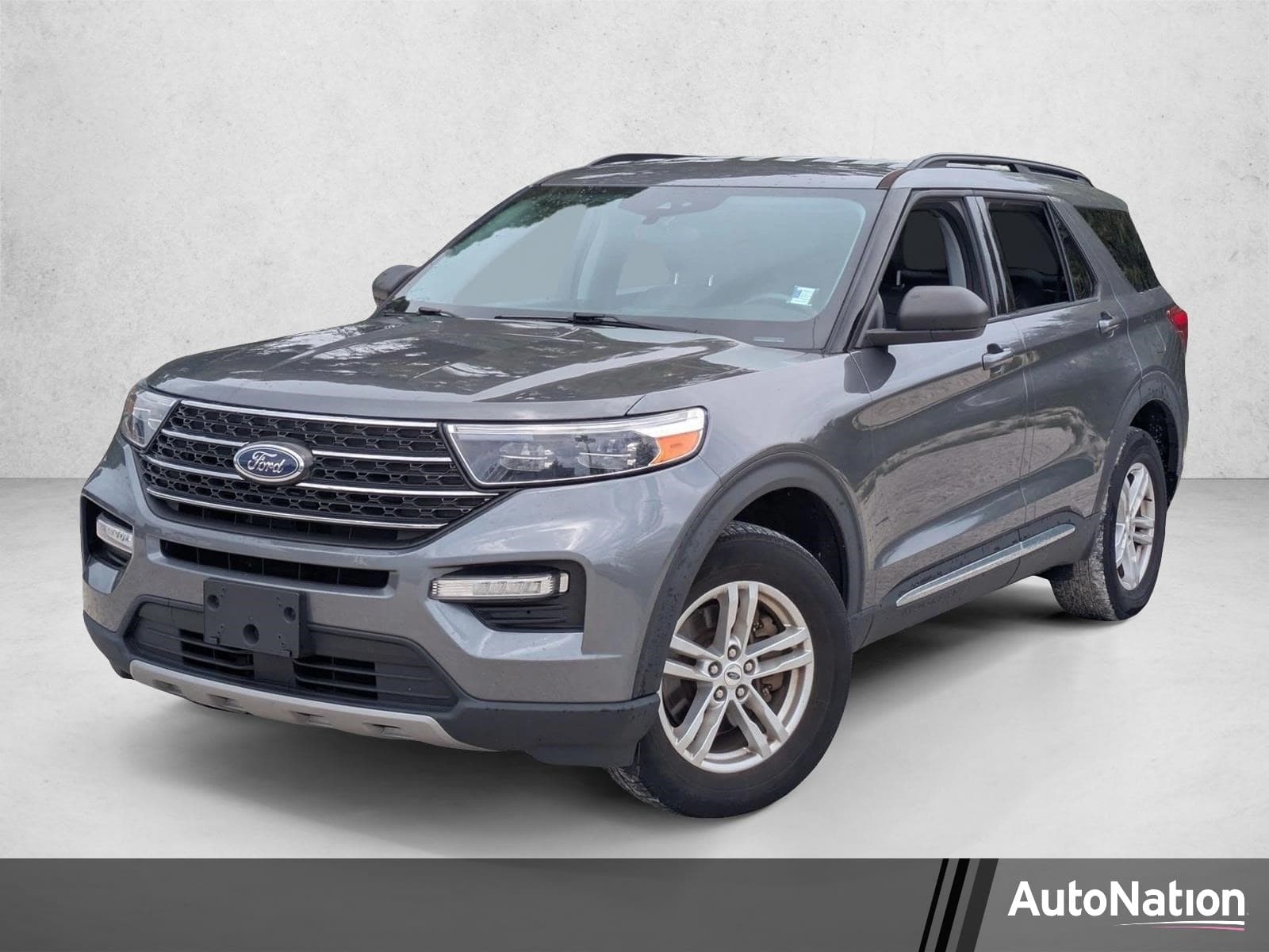 2023 Ford Explorer XLT — photo 1 of 15