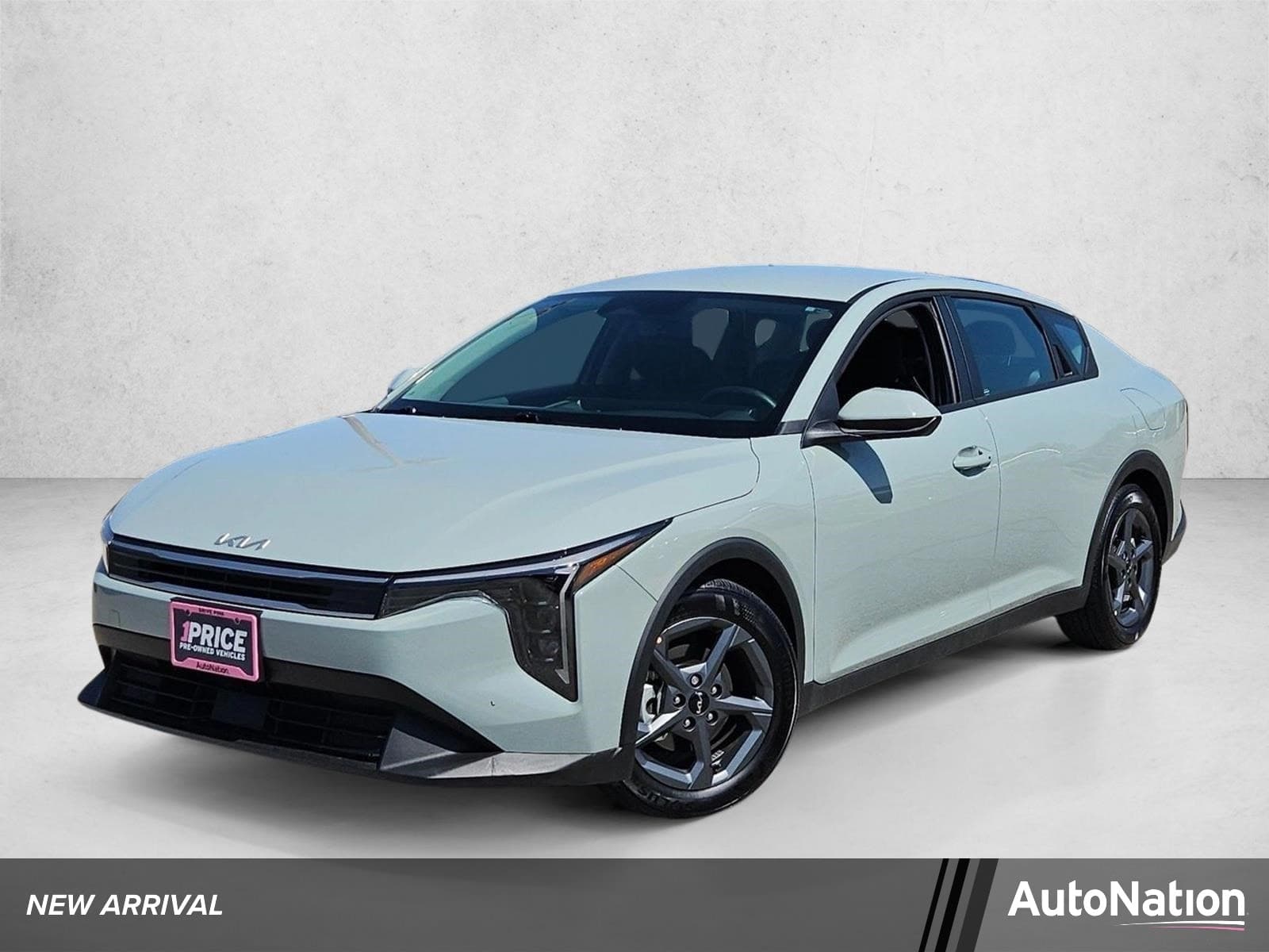2025 Kia K4 LXS — photo 1 of 23