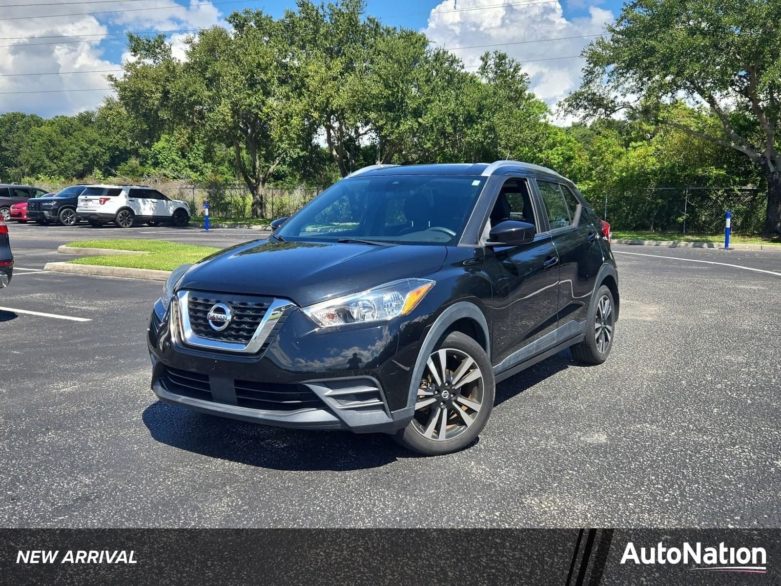 2020 Nissan Kicks SV — photo 1 of 15