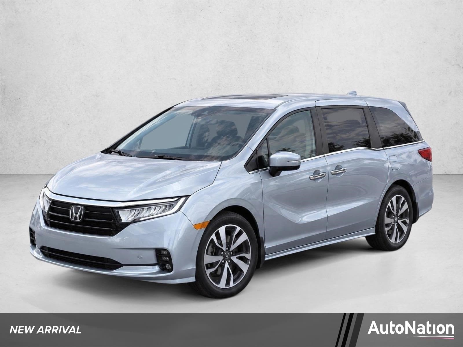 2024 Honda Odyssey Touring — photo 1 of 8