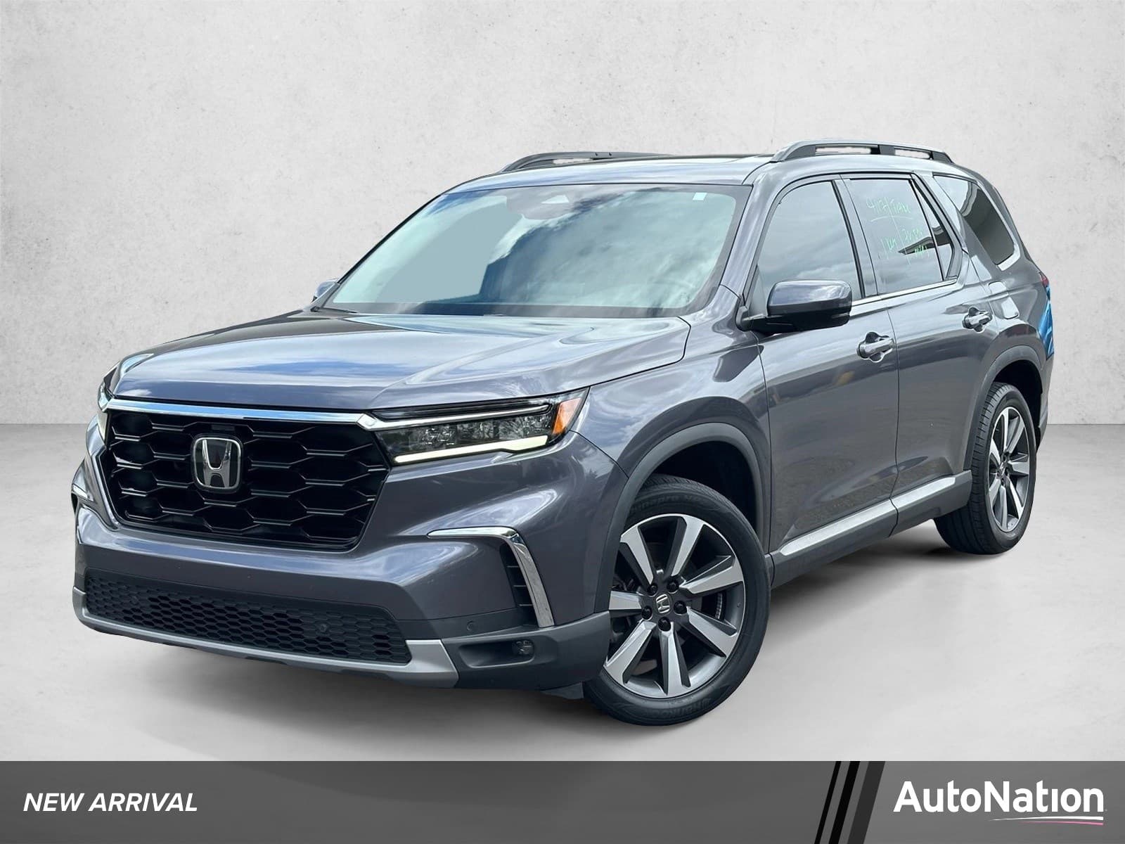 2024 Honda Pilot Touring — photo 1 of 30
