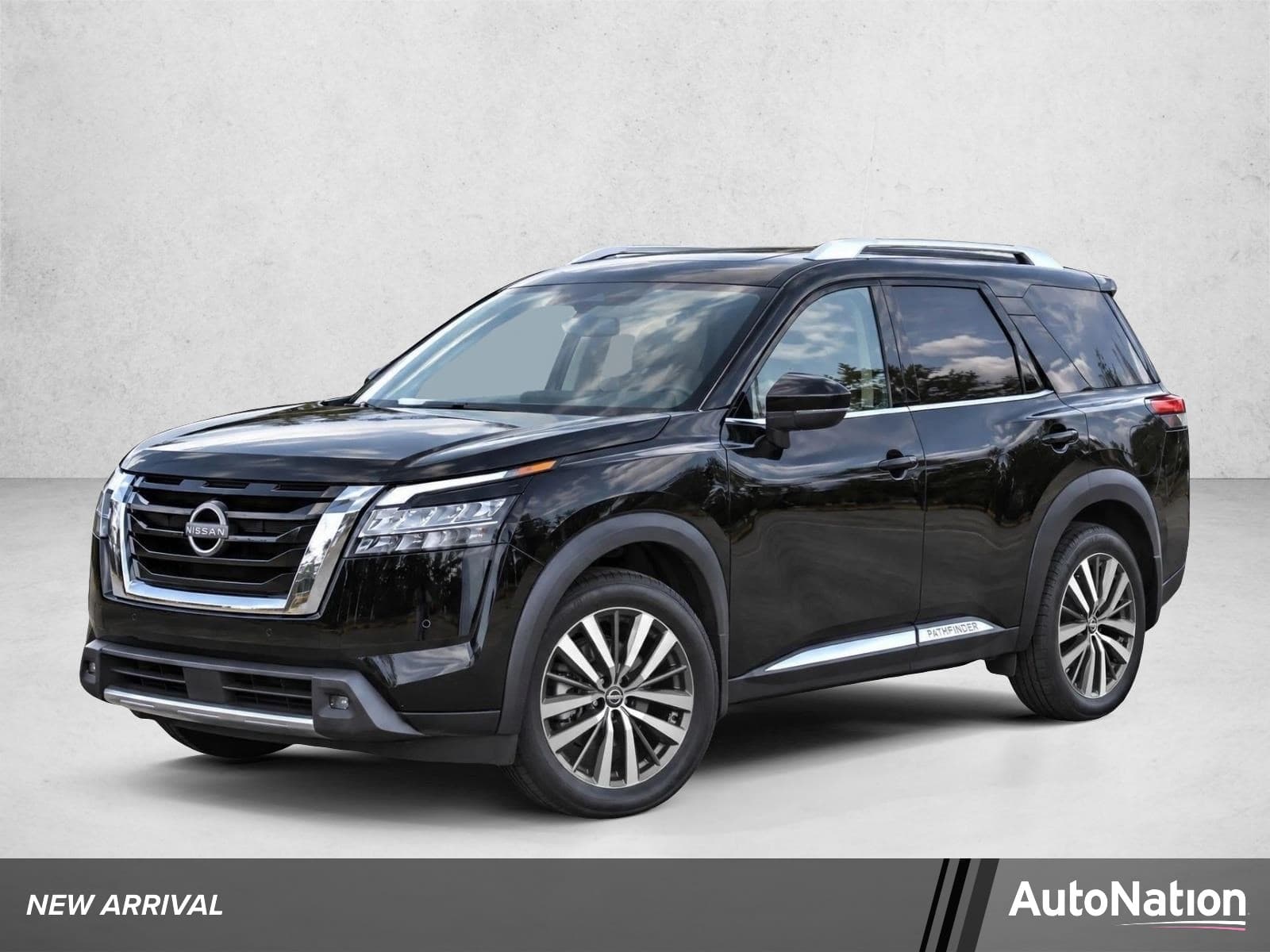 2022 Nissan Pathfinder Platinum — photo 1 of 30
