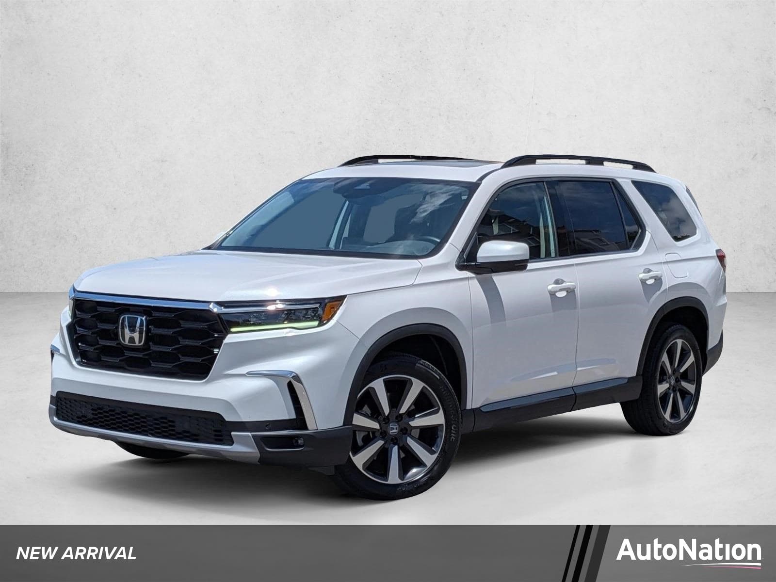 2025 Honda Pilot Touring — photo 1 of 26